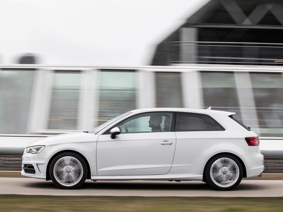  Audi S3 (8V) 2013 года  (WW) (фото 18 из 101)